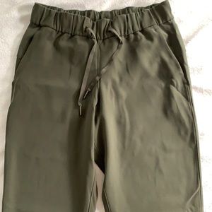 Lululemon on the fly crop woven dark green pants